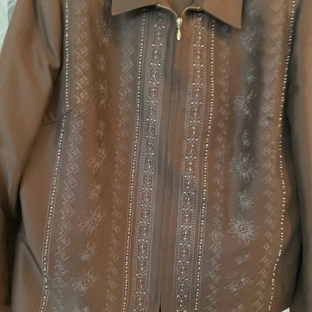 Ladies Valerie Stevens Collection size 16 jacket and 14 size pants.